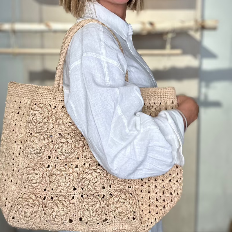 Taske - med roser - 100% raffia