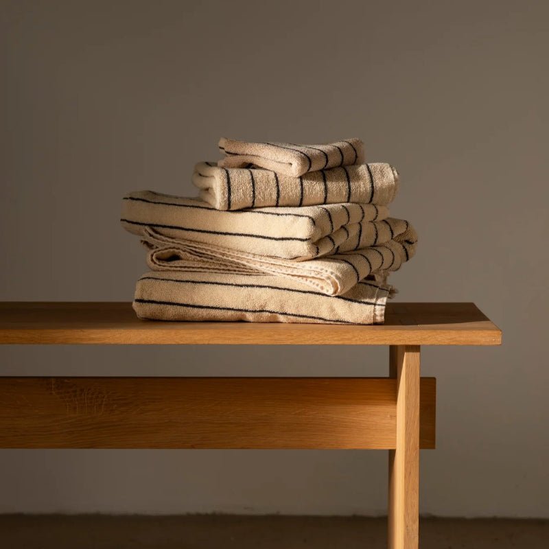 Badehåndklæde - Naram - Creme & Blæk - Nordic Home Living