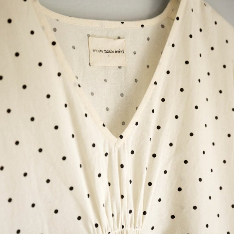 Kaftan - ocean kaftan - ecru/black dots | moshi moshi mind - Nordic Home Living