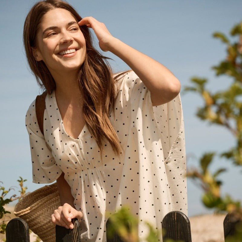 Kaftan - ocean kaftan - ecru/black dots | moshi moshi mind - Nordic Home Living