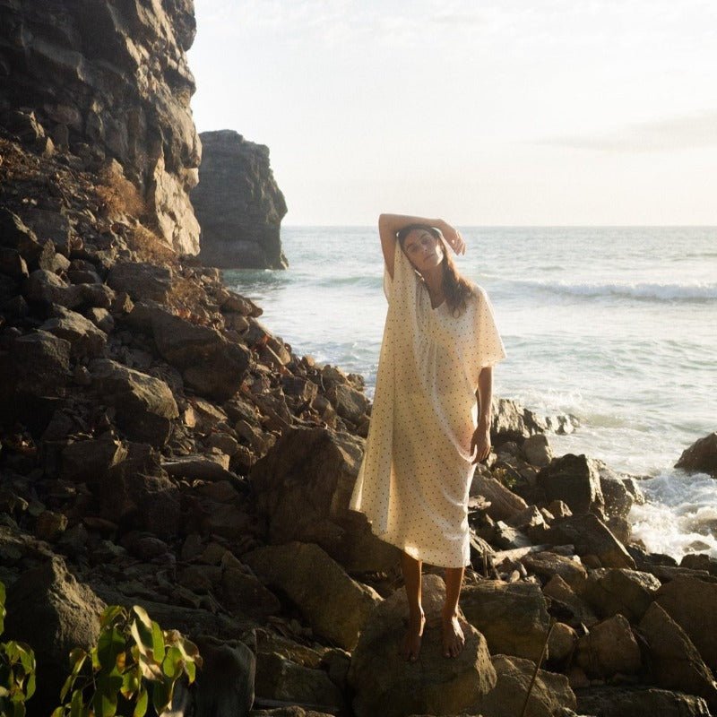 Kaftan - ocean kaftan - ecru/black dots | moshi moshi mind - Nordic Home Living