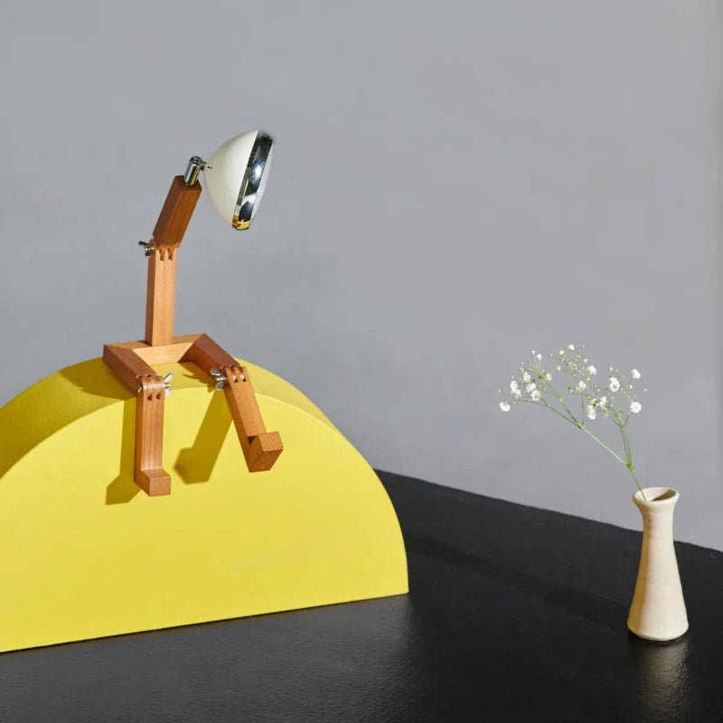 Mr. Wattson bordlampe - Hvid /eg - Nordic Home Living