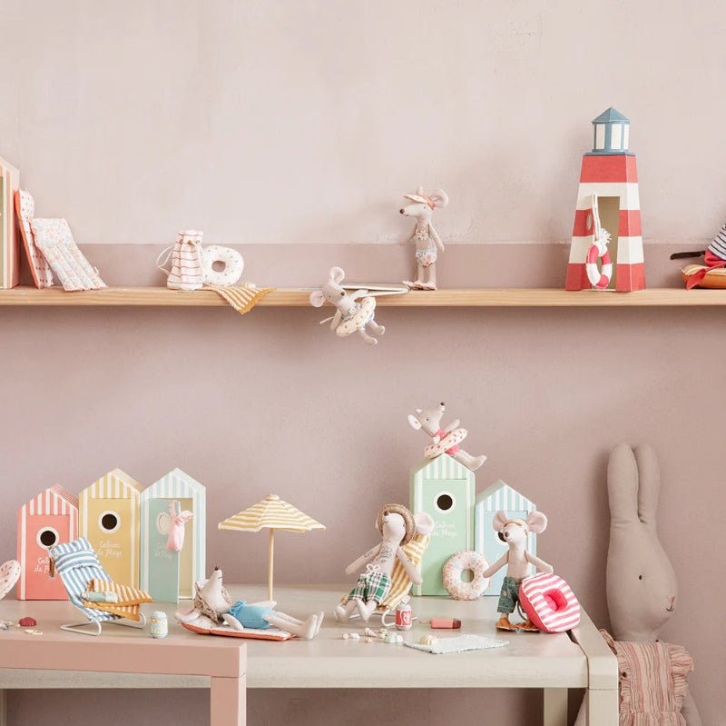 Taske med strand ting - miniature - Nordic Home Living