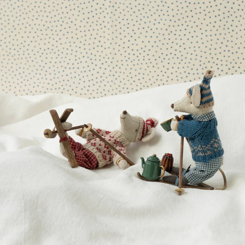 vintermus - far med ski - Nordic Home Living