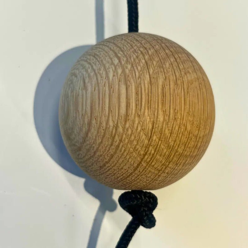 Snoren - Kugle - Egetræ - Nordic Home Living