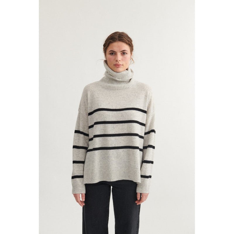 Strik - Lise stripe t - Neck - Light Grey Mel. - Nordic Home Living